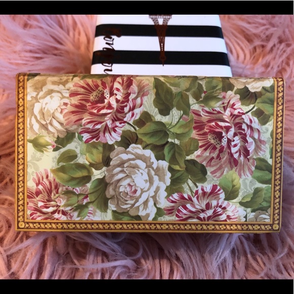 Rose shaped Soaps - Picture 3 of 7